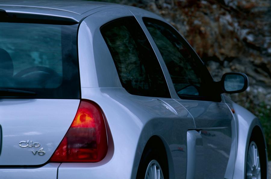  Renault Clio V6 Sport 1999 года  (фото 25 из 40)
